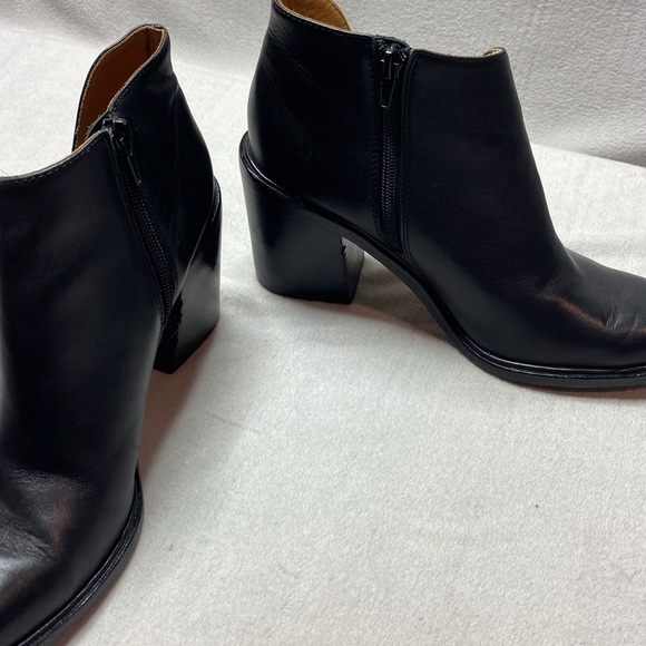 Bettye Muller black leather ankle bootie size 8 - Picture 4 of 7